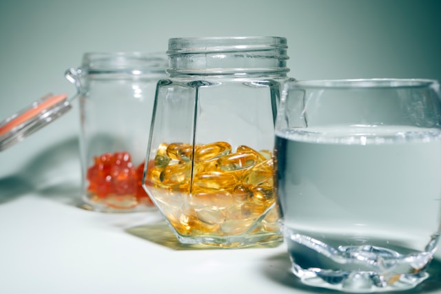 Two supplement bottles side by side in magnesium glycinate vs citrate comparison