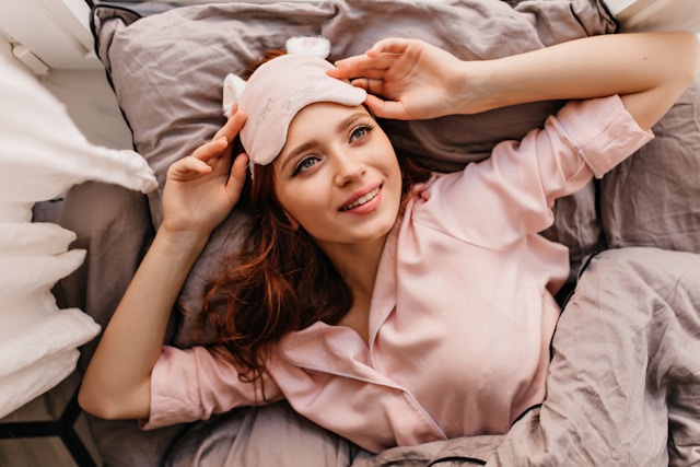 Woman prioritising her sleep health after learning about sleep apnea symptoms in women