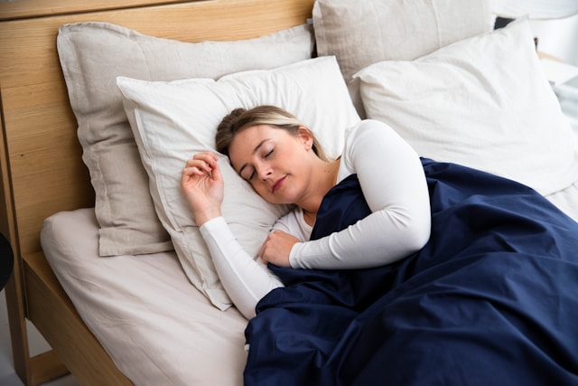 Calm person sleeping peacefully showing the benefits of magnesium glycinate for sleep