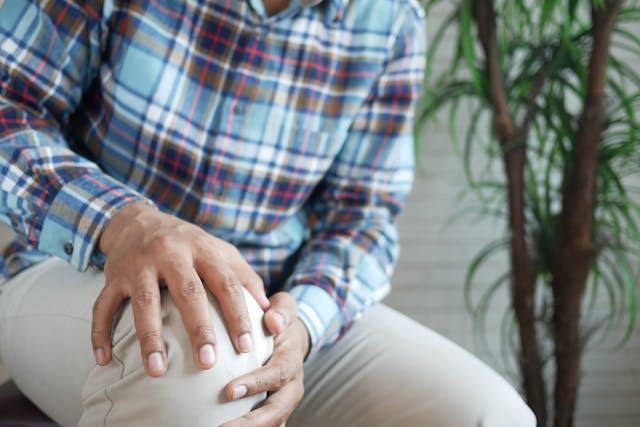 person experiencing joint pain relief through cbd oil for pain management