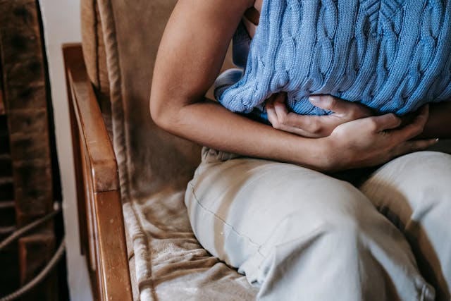 woman experiencing leaky gut symptoms including digestive discomfort and fatigue